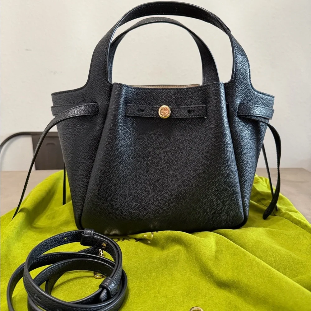 Elegant Black Leather Handbag - Picture 1 of 6